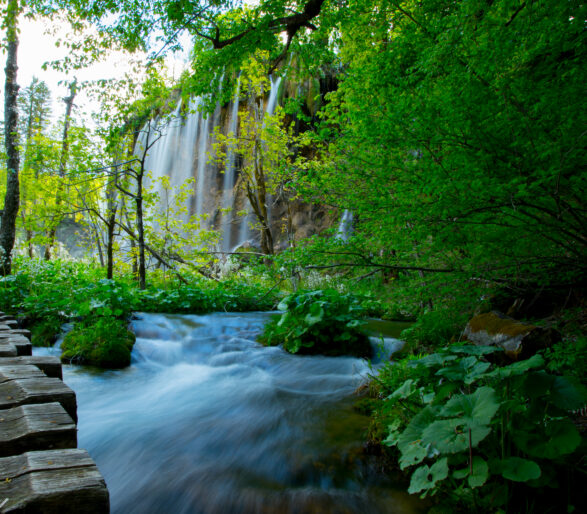 Transfer from Zagreb to Split with Plitvice Lakes | Travel with a local driver